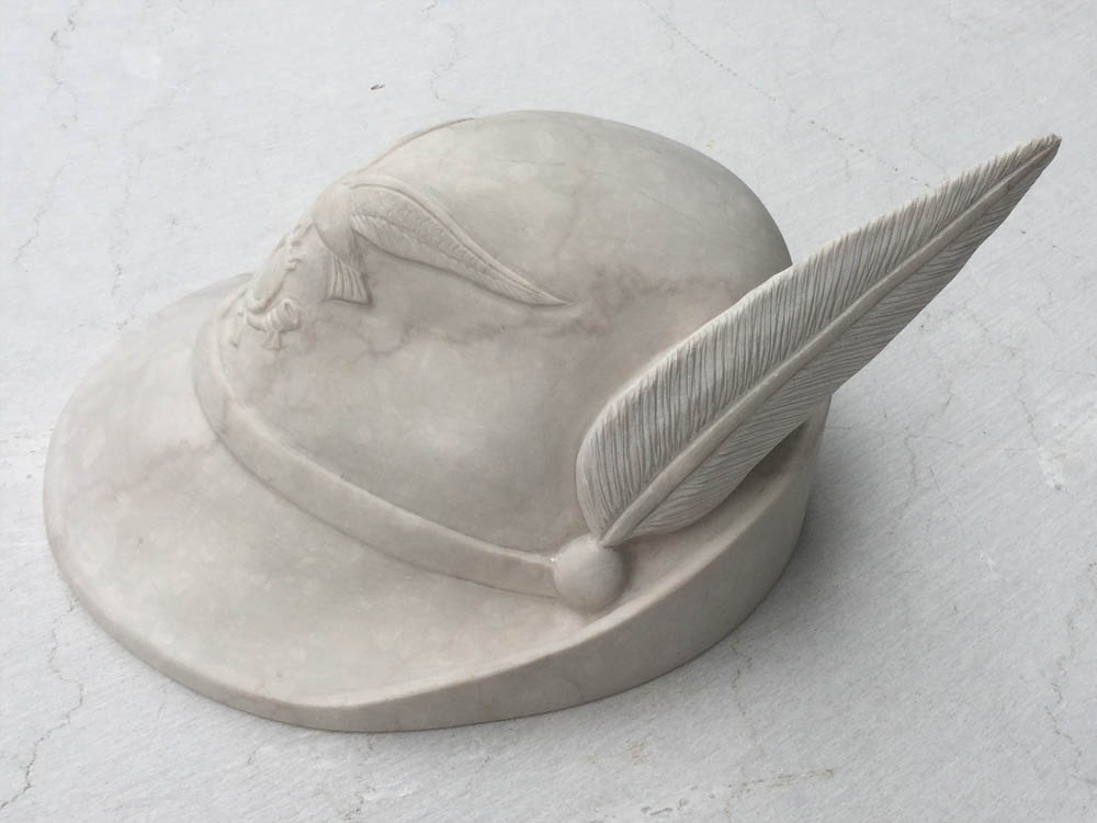 Lavori personalizzati in marmo o granito - Cappello alpino